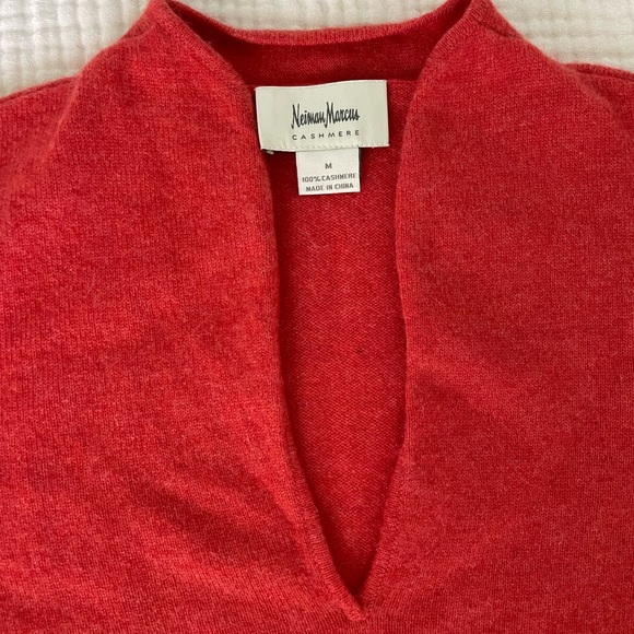 Neiman Marcus Cashmere Notch Sweater - Picture 7 of 7